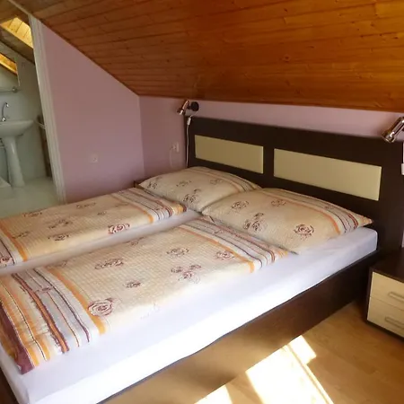 Zsuzsa Apartman Heviz