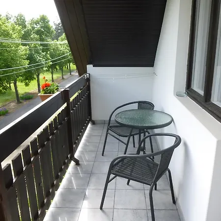 Zsuzsa Apartman Heviz