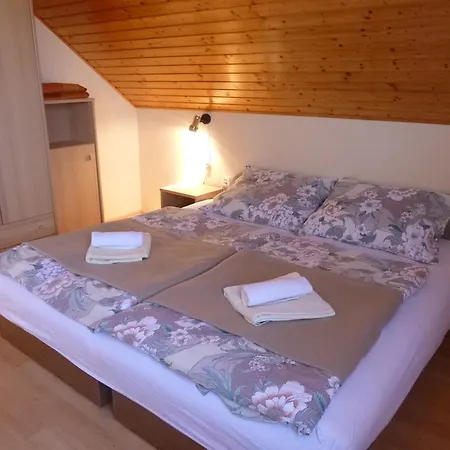 Apartment Zsuzsa Apartman