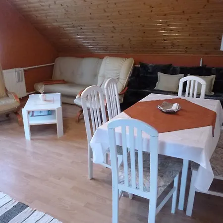 Zsuzsa Apartman Apartment