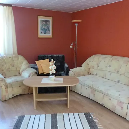Zsuzsa Apartman Apartment *