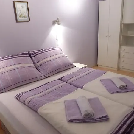Apartment Zsuzsa Apartman *